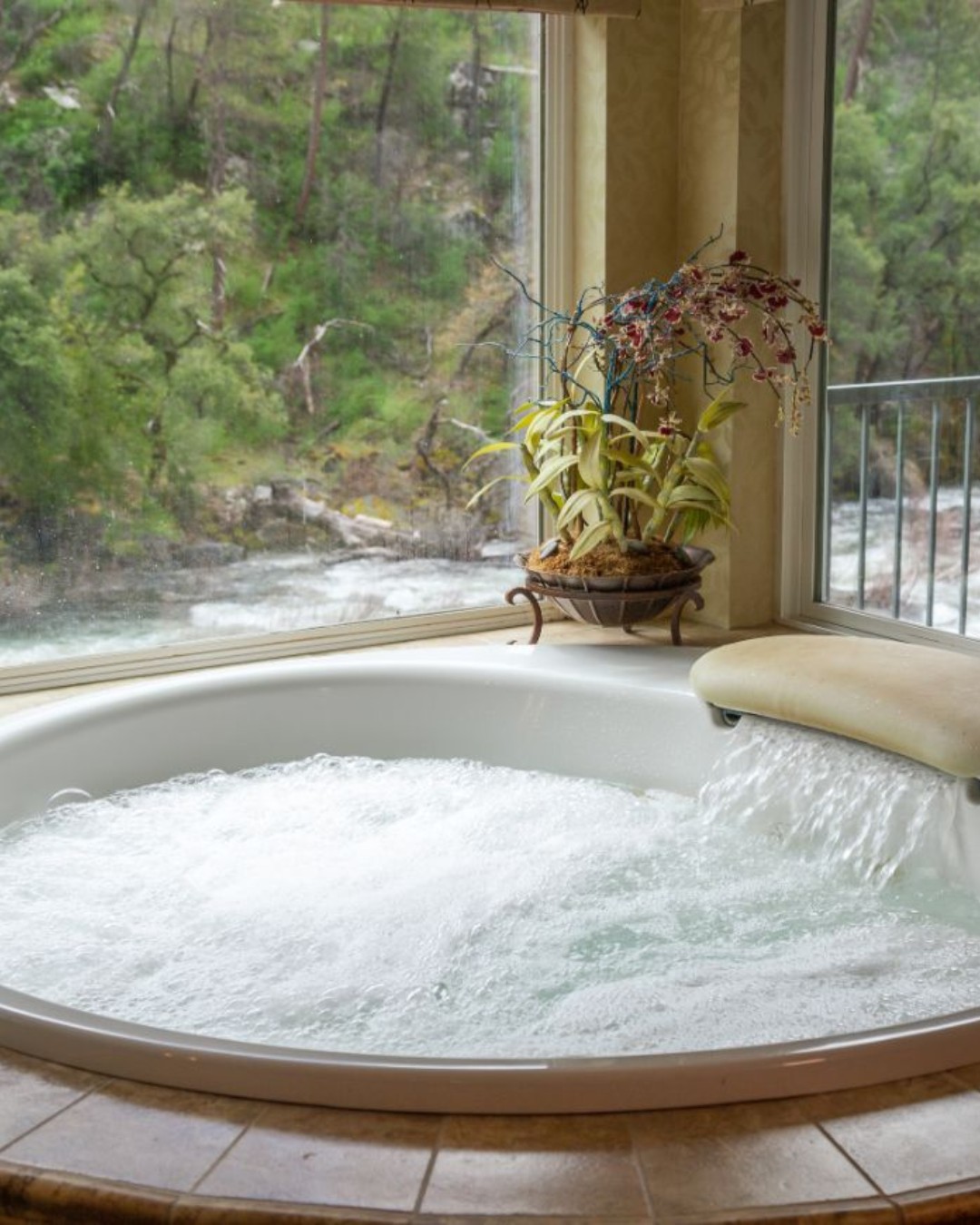 Enjoy 15% off your stay at Yosemite View Lodge. From riverside suites to cozy rooms big enough for the entire family, every stay brings you closer to the Wild & Scenic Merced River.✨ Book directly through the link in our bio and use CODE: YVL25 to save.
🗓️ Offer ends soon - don’t miss your chance to stay moments from Yosemite’s gates.
✔️ Travel by May 16, 2026