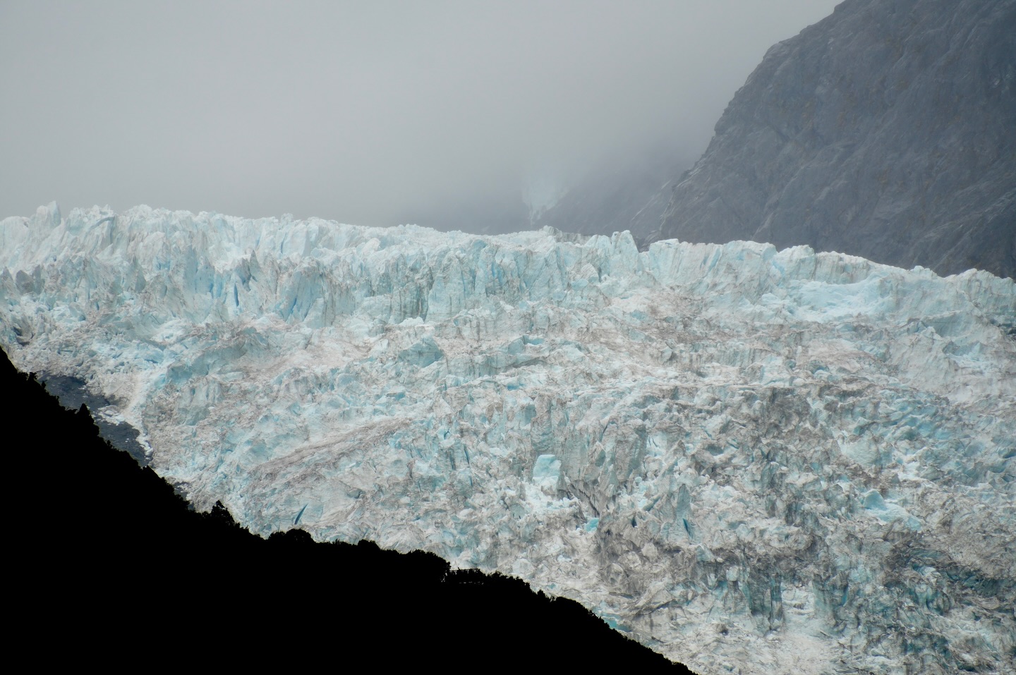 A word from Jord:
I couldn’t be more blessed to have the parents I do. For making me strong, passionate, and well, for letting me go. For loving the man I love. And for joining us on these adventures whenever they can.
Never forget… your parents are your parents, in whatever form that takes. But they are also humans of their own. They have their own stories, their own friendships, their own lives, and choosing to share part of that life with you is something truly special.
And check out that zoom Tommo got of Kā Roimata o Hine Hukatere Franz Josef Glacier… unreal. 🏔️